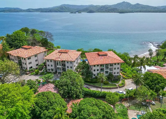 Hébergement de vacances Oceanfront With Pool And Stunning Views