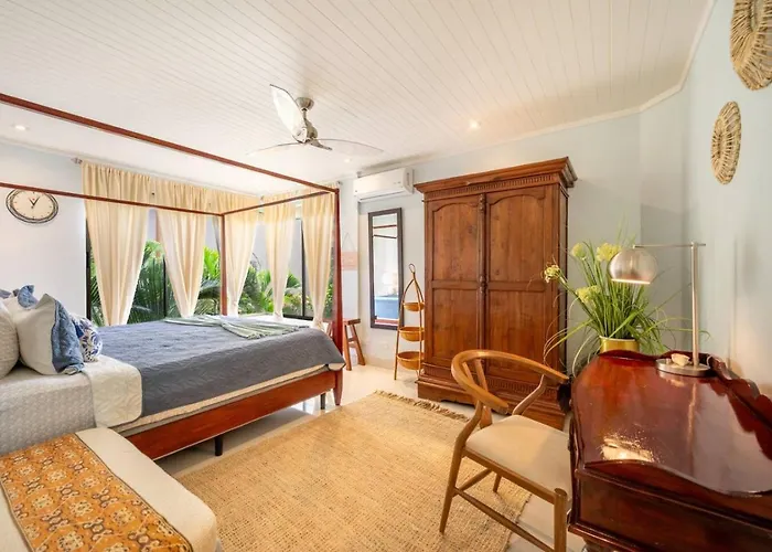 Hébergement de vacances Oceanfront With Pool And Stunning Views *