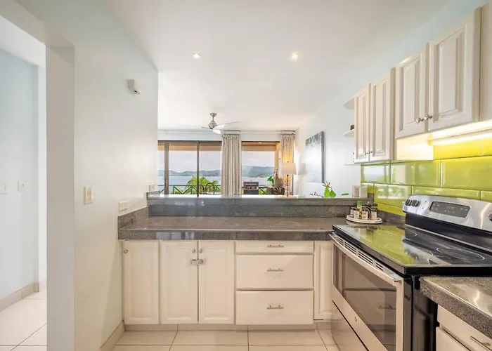 Hébergement de vacances Oceanfront With Pool And Stunning Views